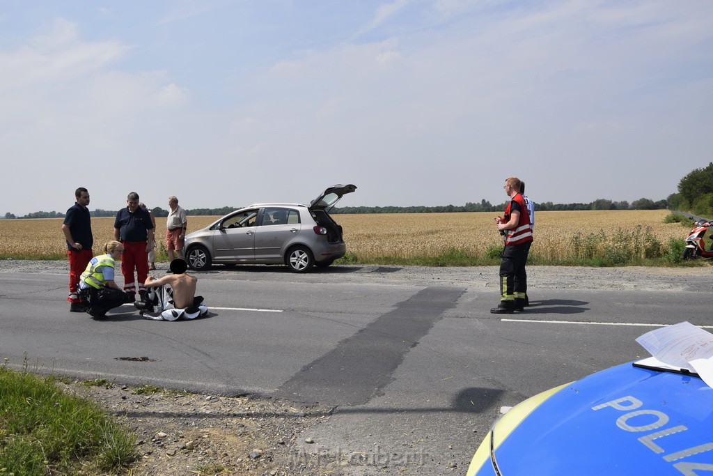 Schwerer Krad Pkw Unfall Koeln Porz Libur Liburer Landstr (Krad Fahrer nach Tagen verstorben) P016.JPG - Miklos Laubert